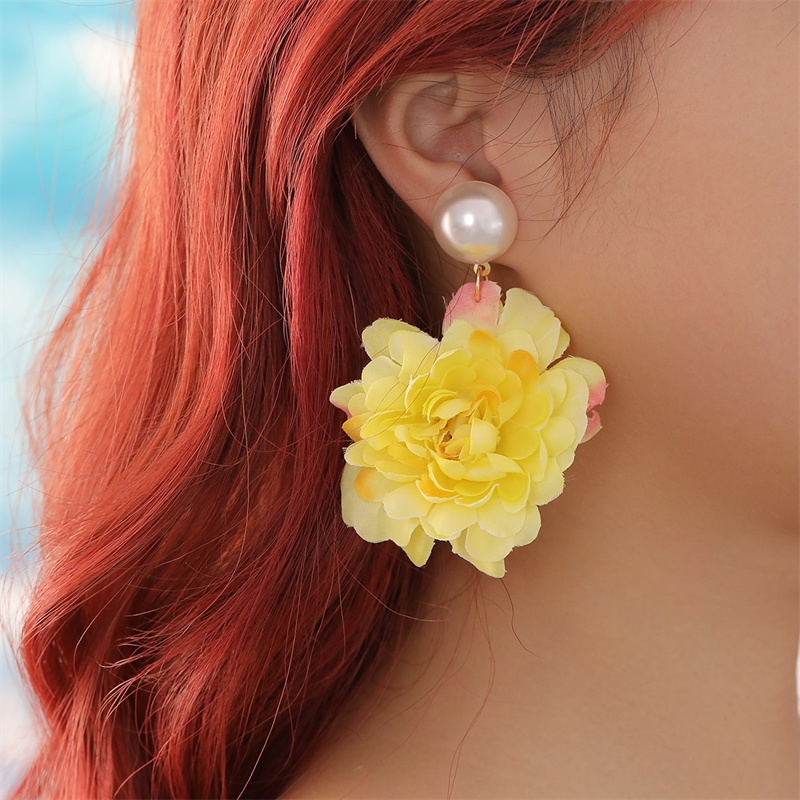 1 Pair Sweet Simple Style Flower Pearl Cloth Drop Earrings display picture 1