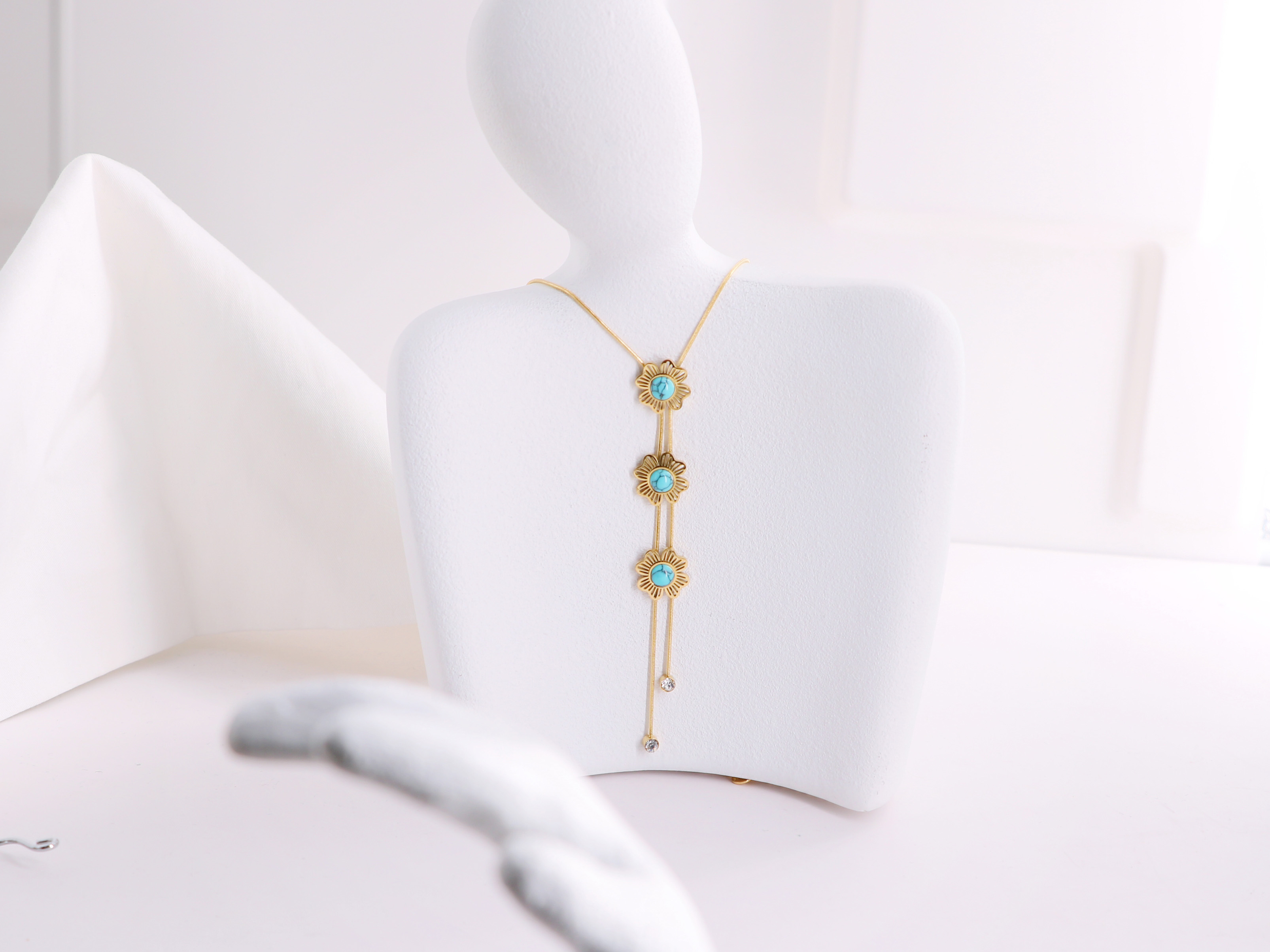 304 Stainless Steel 18K Gold Plated Vintage Style Sweet Inlay Flower Turquoise Zircon Pendant Necklace display picture 2