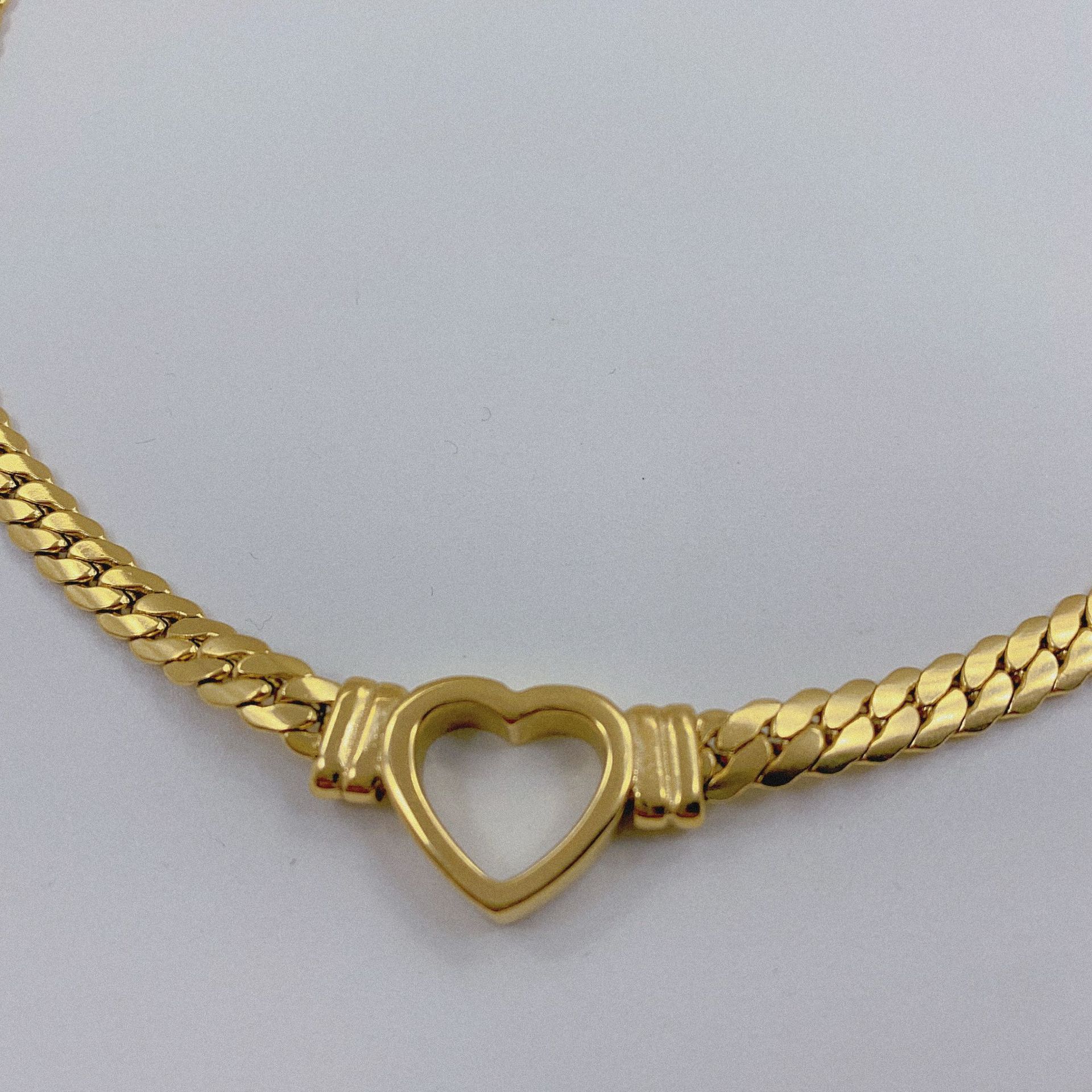 Acero Inoxidable 304 Chapados en oro de 18k Estilo Clásico Ropa De Calle Ahuecar Forma De Corazón Collar display picture 10