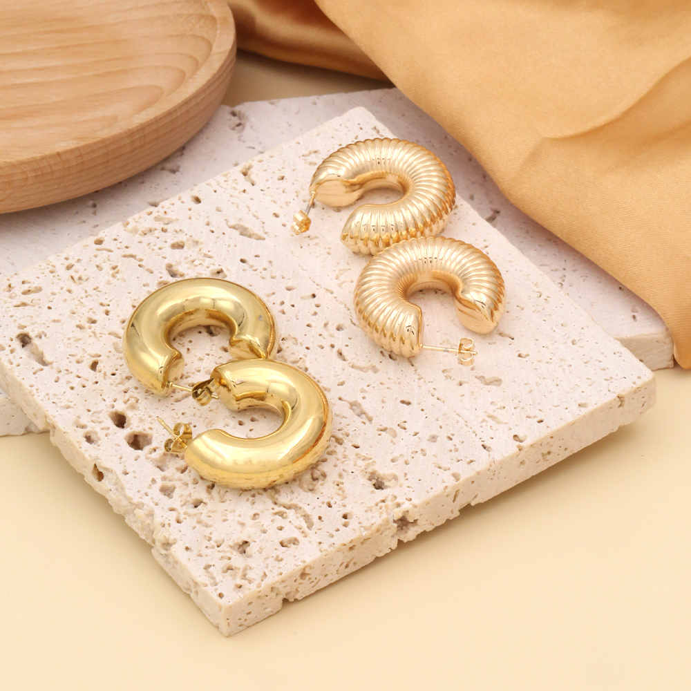 1 Pair Elegant Simple Style C Shape Polishing Plating 304 Stainless Steel 18K Gold Plated Ear Studs display picture 2