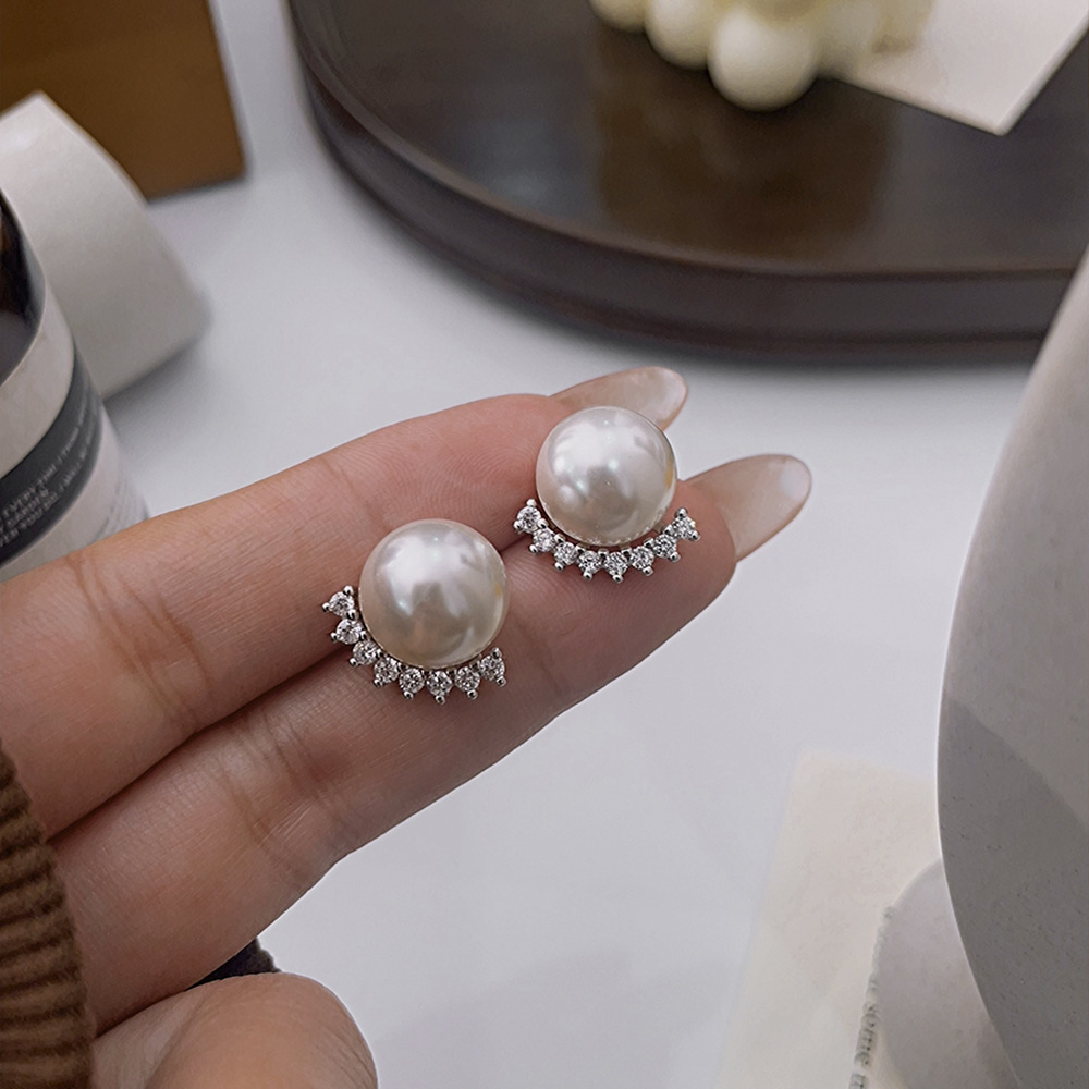 1 Pair Simple Style Round Inlay Sterling Silver Pearl Ear Studs display picture 1