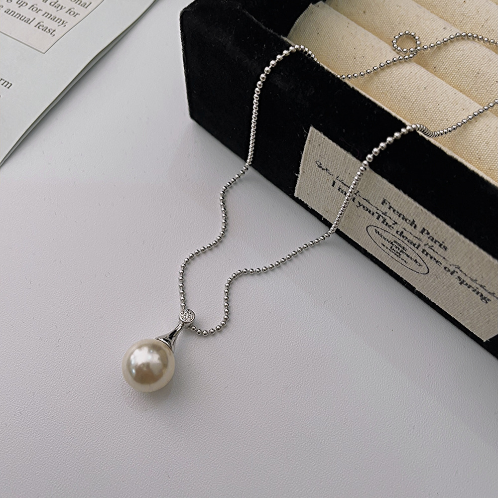 Sterling Silver Casual Chain Round Pearl Pendant Necklace display picture 6