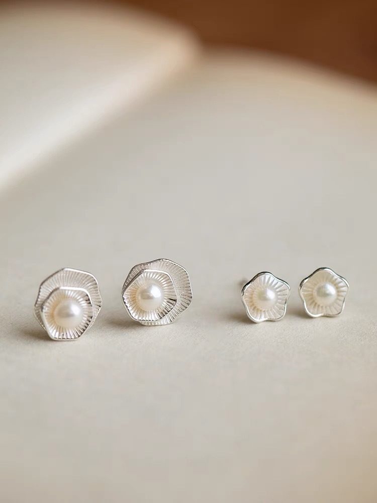 1 Pair Simple Style Flower Plating Inlay Sterling Silver Pearl Ear Studs display picture 7