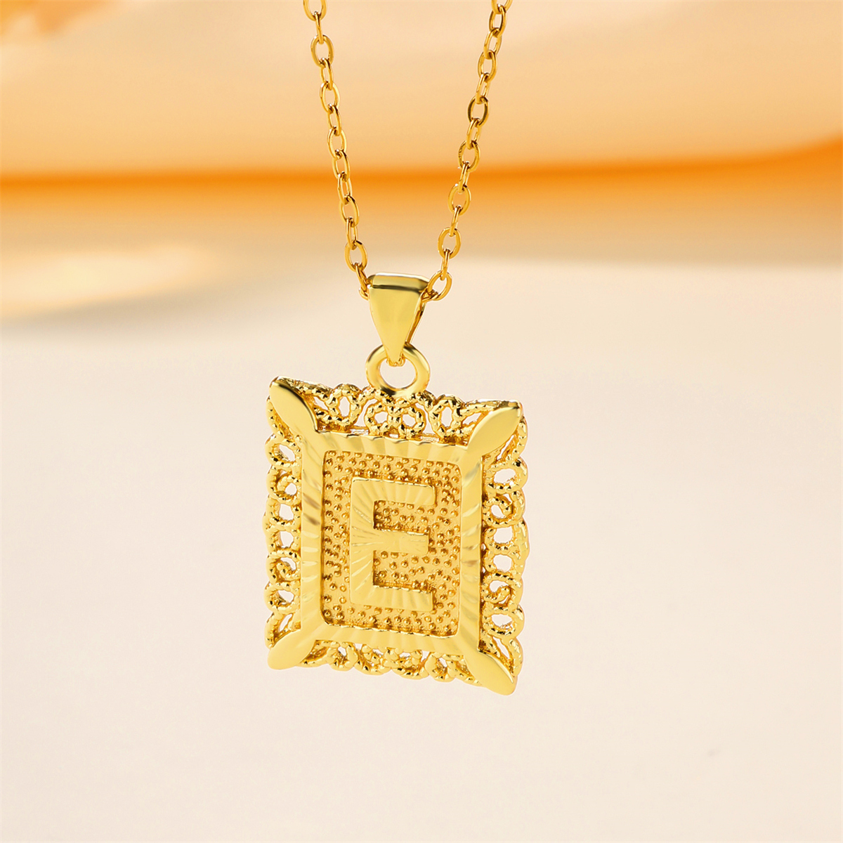 Cobre Chapados en oro de 18k Casual Ahuecar Letra Collar Colgante display picture 2