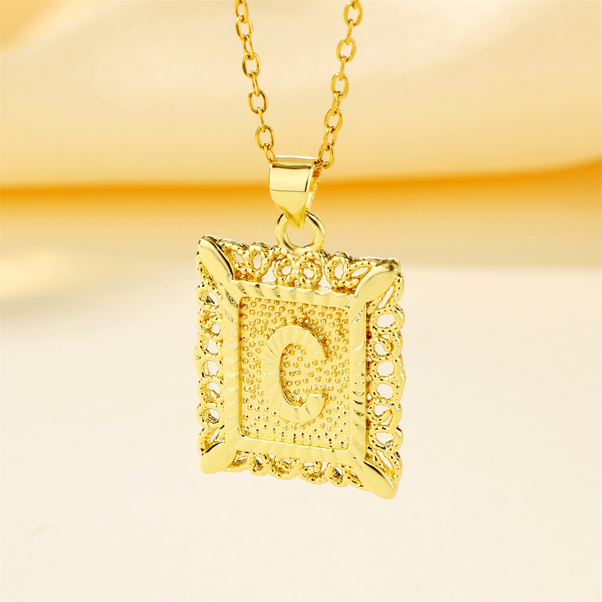 Cobre Chapados en oro de 18k Casual Ahuecar Letra Collar Colgante display picture 9