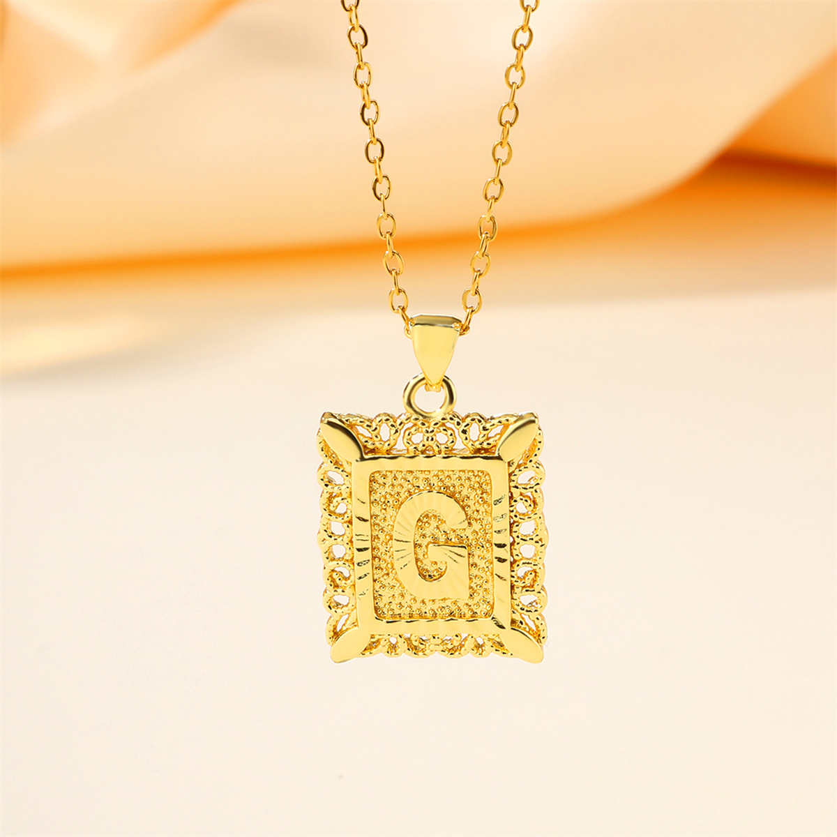 Cobre Chapados en oro de 18k Casual Ahuecar Letra Collar Colgante display picture 4