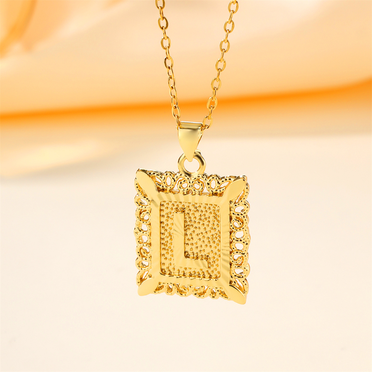 Cobre Chapados en oro de 18k Casual Ahuecar Letra Collar Colgante display picture 11