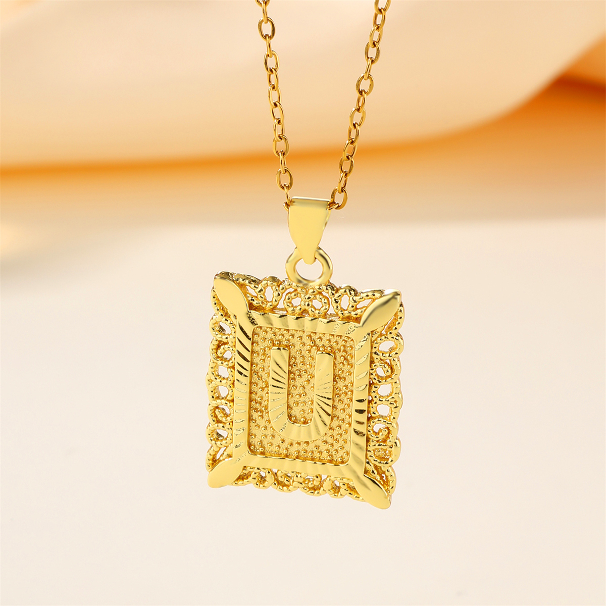 Cobre Chapados en oro de 18k Casual Ahuecar Letra Collar Colgante display picture 16