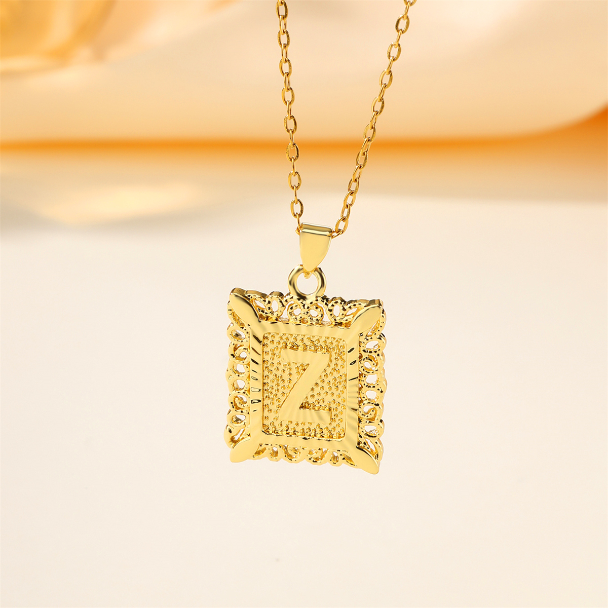 Cobre Chapados en oro de 18k Casual Ahuecar Letra Collar Colgante display picture 3
