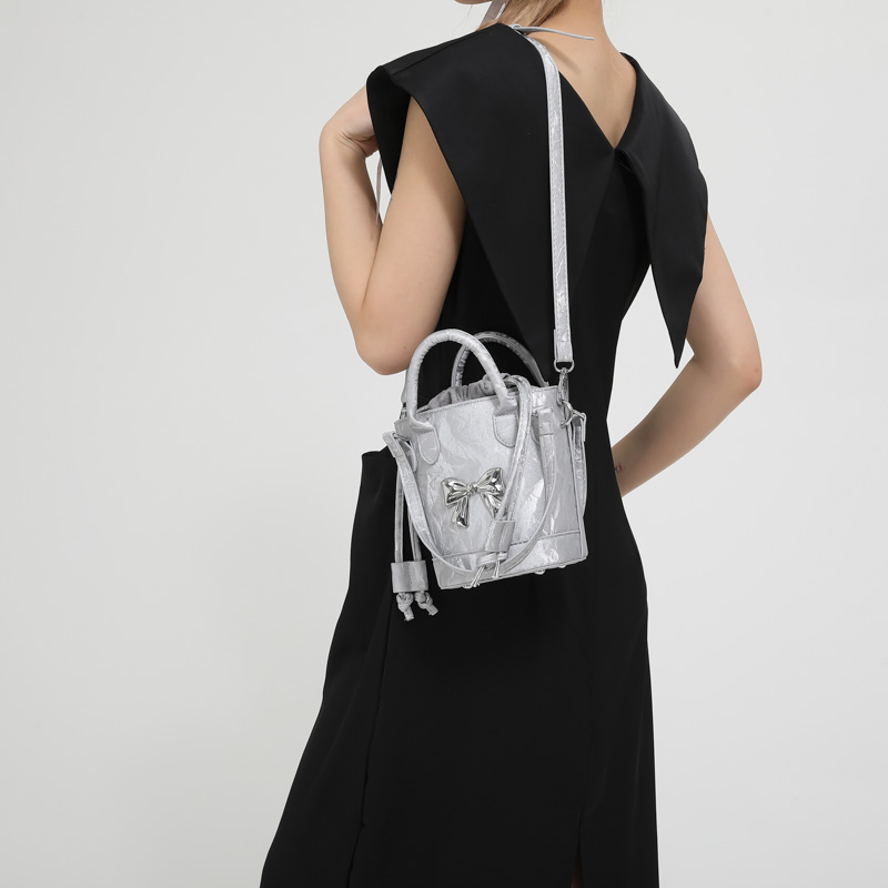 امرأة جلد غير حقيقي اللون الصامد عقدة القوس فاسق خيوط الخياطة سلسلة حقيبة يد حقيبة دلو display picture 1