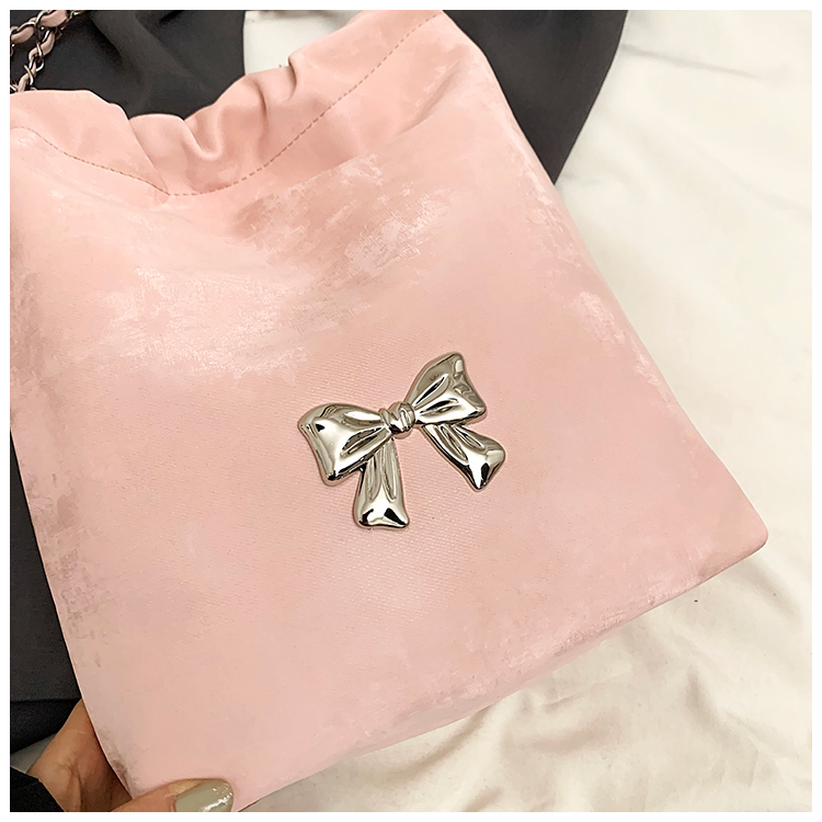 Women's Medium Pu Leather Solid Color Bow Knot Basic Classic Style Sewing Thread Magnetic Buckle Shoulder Bag display picture 2