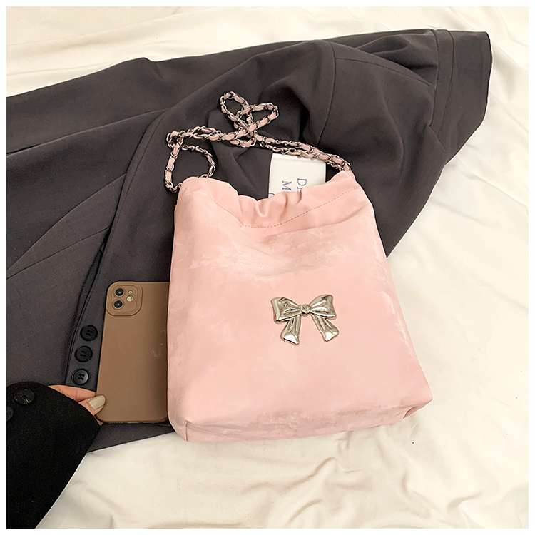 Women's Medium Pu Leather Solid Color Bow Knot Basic Classic Style Sewing Thread Magnetic Buckle Shoulder Bag display picture 6
