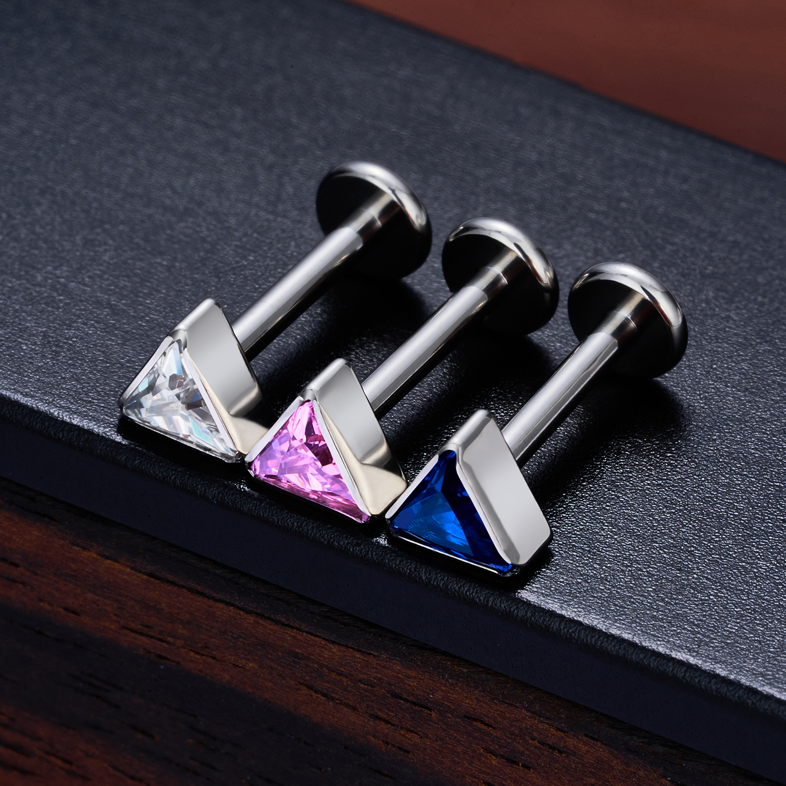 1 Piece Lip Rings Simple Style Classic Style Solid Color Titanium Alloy Inlay Zircon Lip Rings Ear Cartilage Rings & Studs Nose Rings & Studs display picture 2