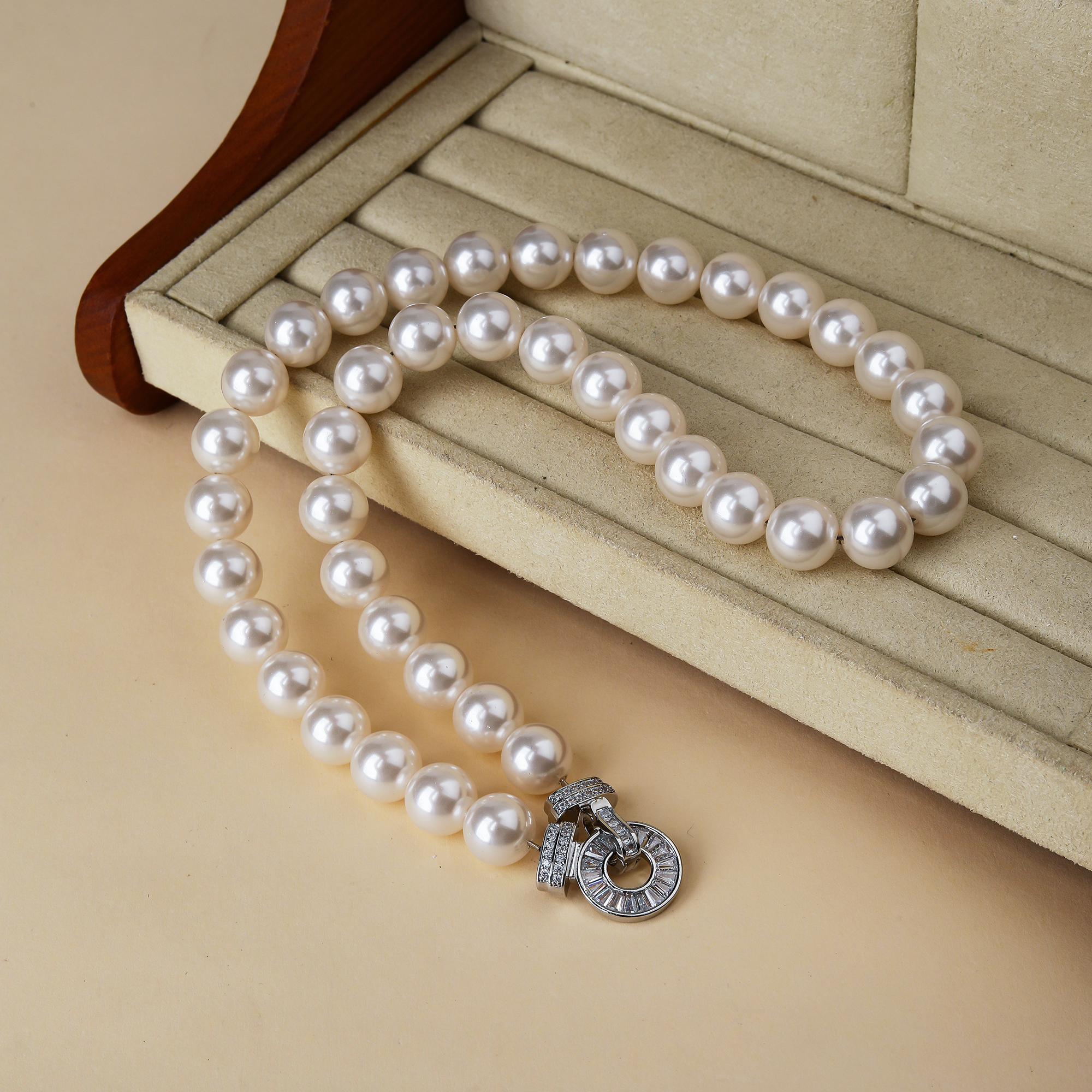Wholesale Jewelry Elegant Round Artificial Pearl Copper Zircon Beaded Hollow Out Inlay Necklace display picture 11