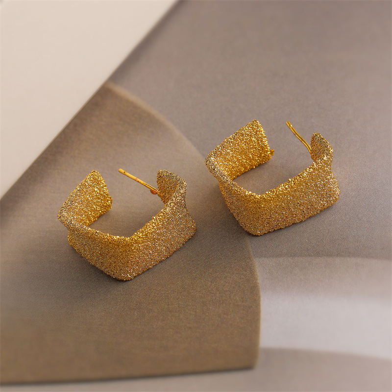1 Pair Elegant Streetwear Solid Color Plating Copper Gold Plated Ear Studs display picture 3