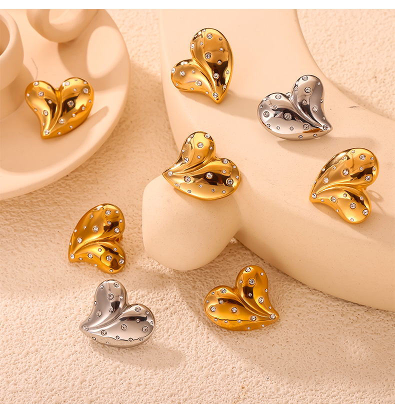 Acero Inoxidable 304 Chapados en oro de 18k Elegante Estilo Simple Enchapado Embutido Forma De Corazón Diamantes De Imitación Aretes Collar display picture 1