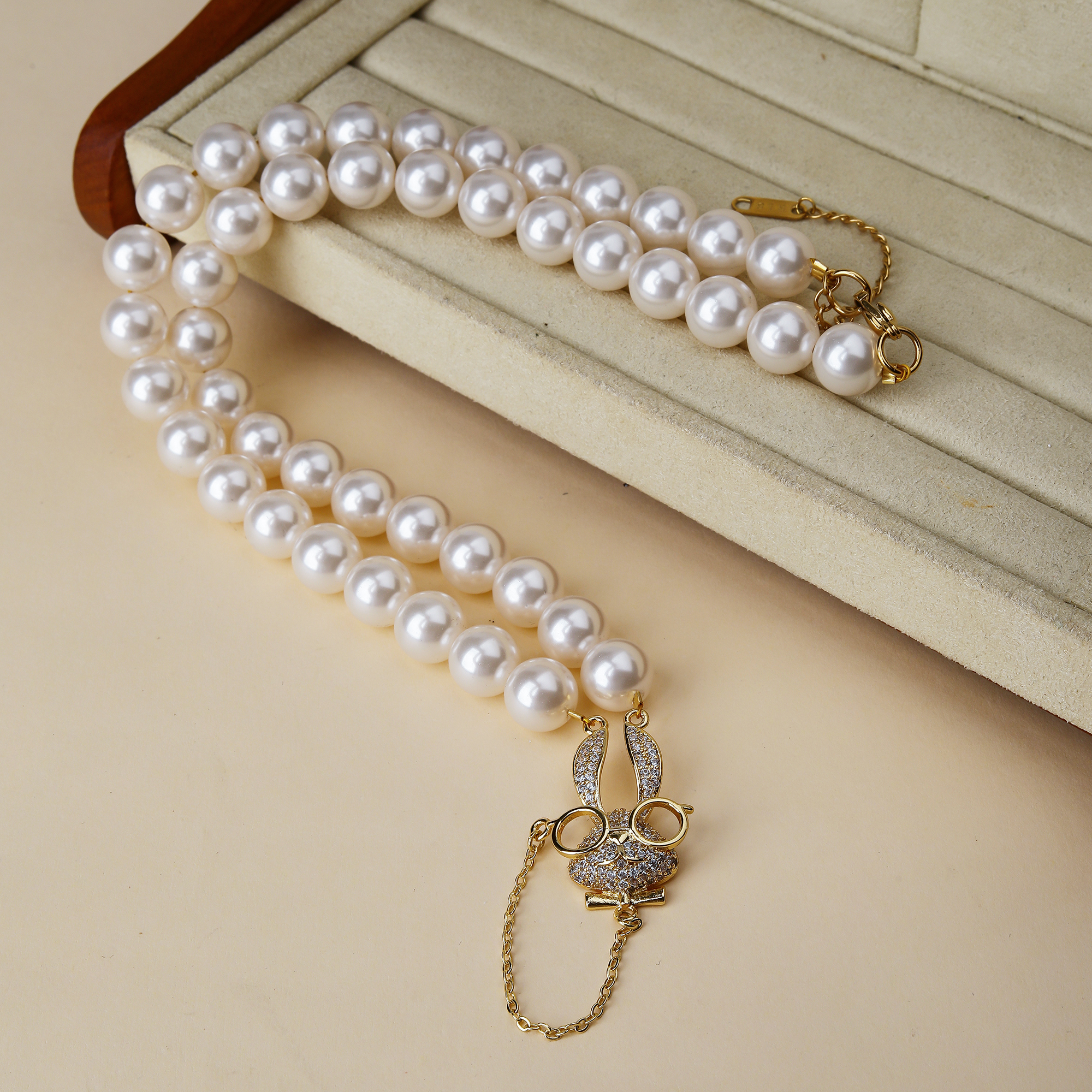 Wholesale Jewelry Elegant Cute Rabbit Artificial Pearl Copper Zircon Beaded Chain Inlay Pendant Necklace display picture 2