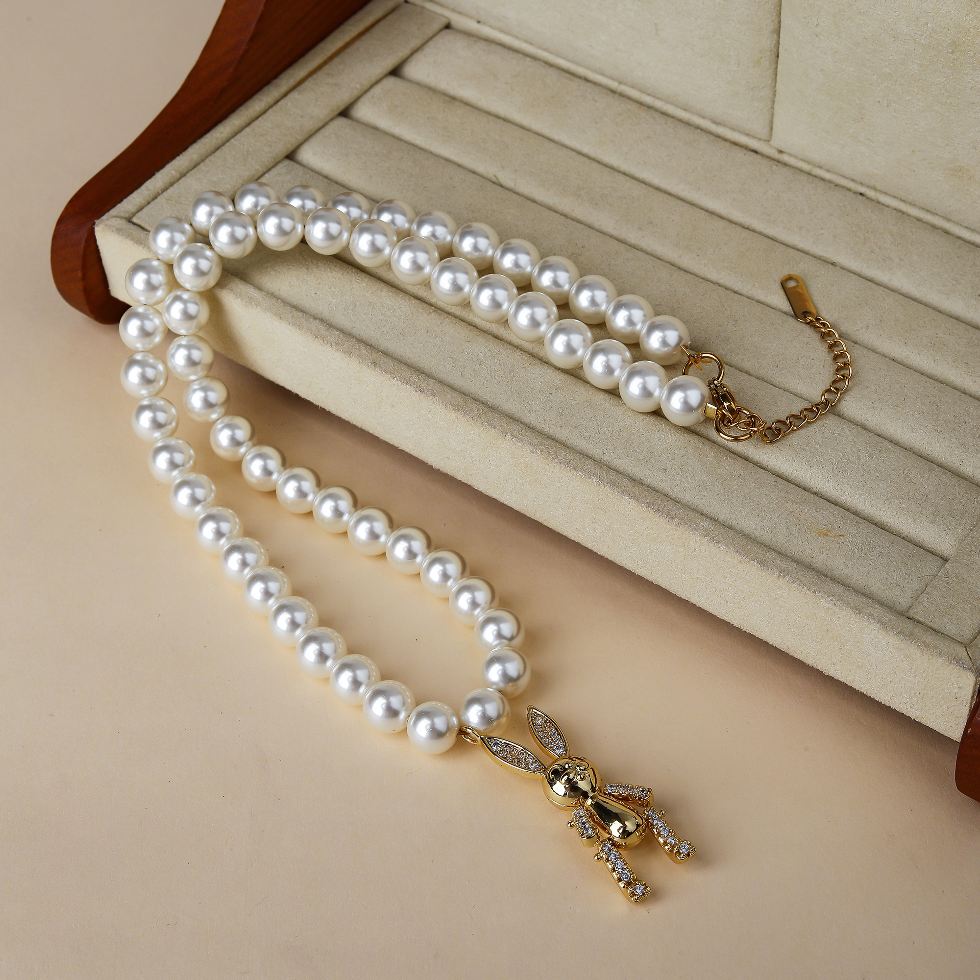 Großhandel Schmuck Elegant Süß Kaninchen Künstliche Perle Kupfer Zirkon Perlen Kette Inlay Halskette Mit Anhänger display picture 4