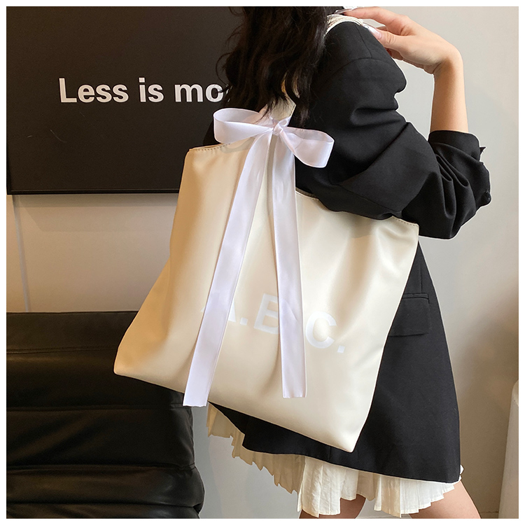 Women's Medium Pu Leather Letter Solid Color Preppy Style Classic Style Sewing Thread Magnetic Buckle Shoulder Bag display picture 15