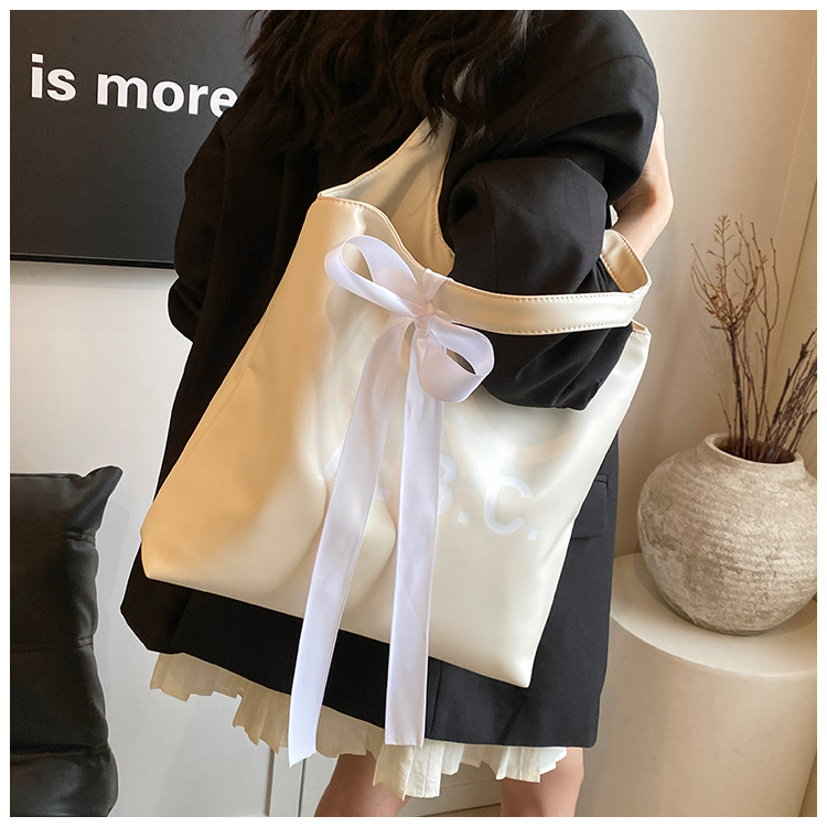 Women's Medium Pu Leather Letter Solid Color Preppy Style Classic Style Sewing Thread Magnetic Buckle Shoulder Bag display picture 10