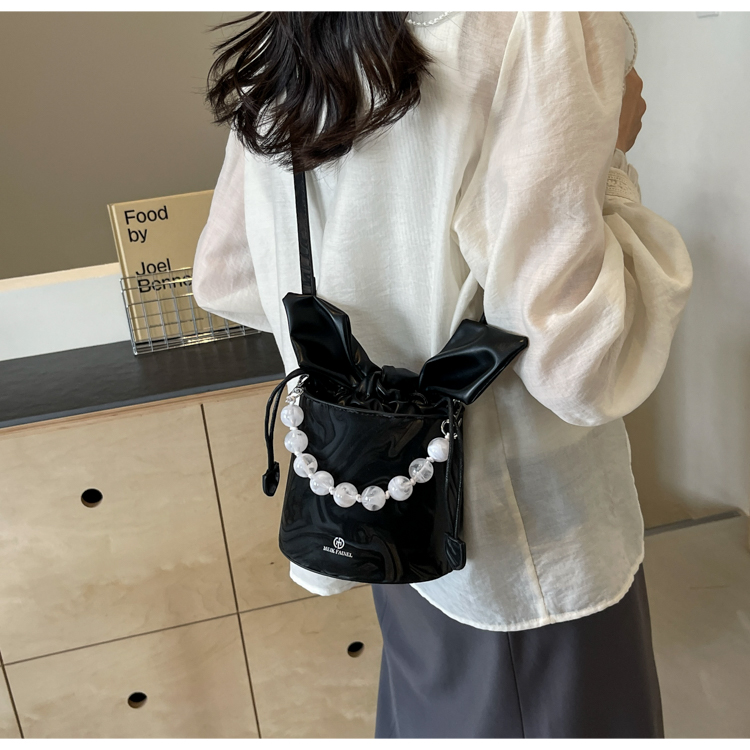 Women's Medium Pu Leather Solid Color Streetwear Beading Bowknot String Crossbody Bag display picture 12