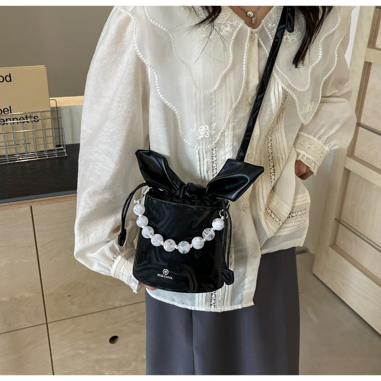 Women's Medium Pu Leather Solid Color Streetwear Beading Bowknot String Crossbody Bag display picture 15