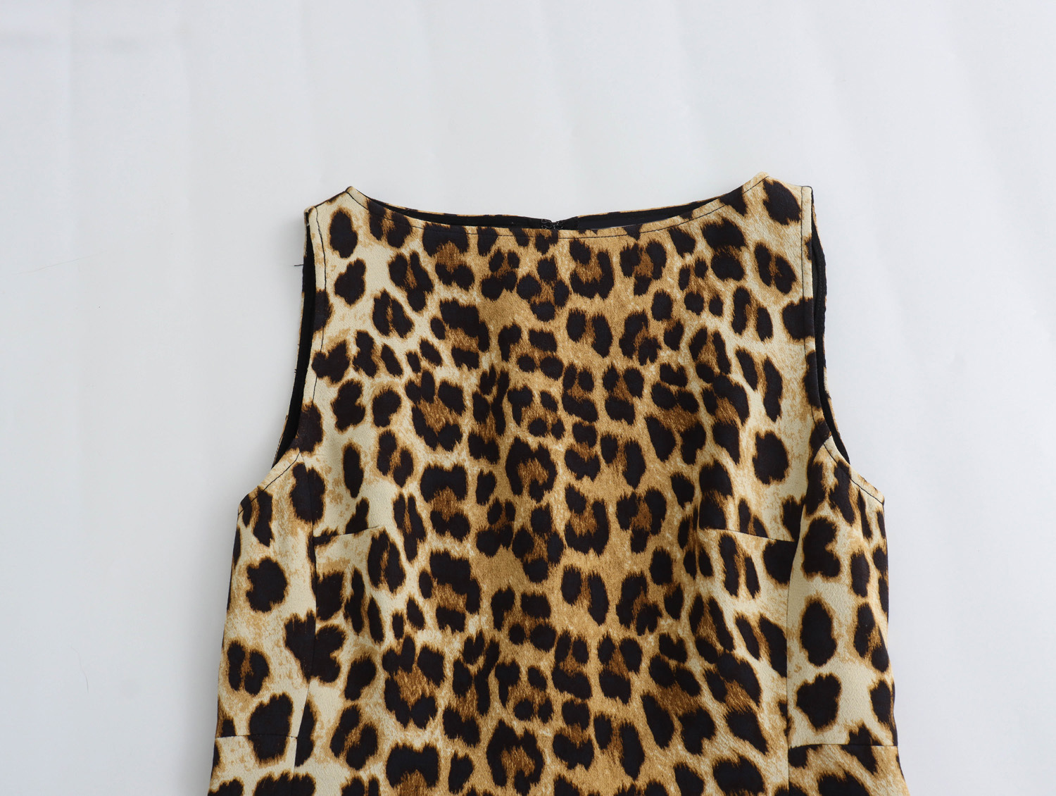Women's Sheath Dress Streetwear Round Neck Sleeveless Leopard Knee-Length Daily Bar display picture 3