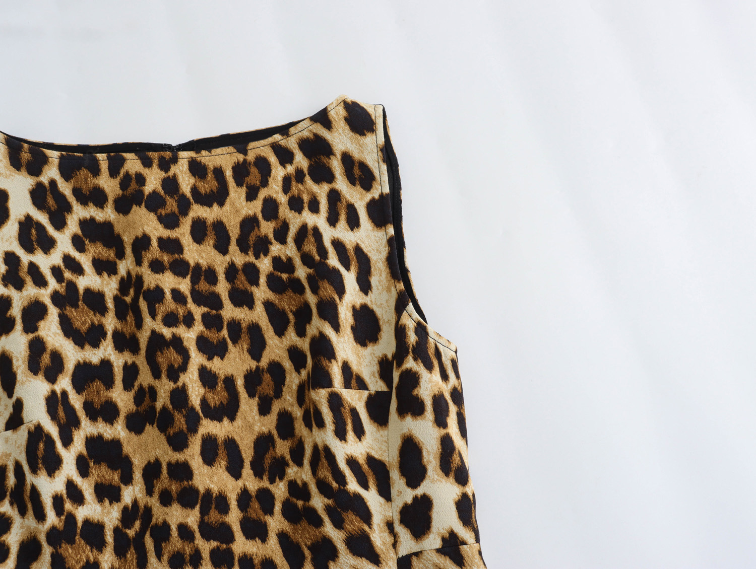 Women's Sheath Dress Streetwear Round Neck Sleeveless Leopard Knee-Length Daily Bar display picture 4
