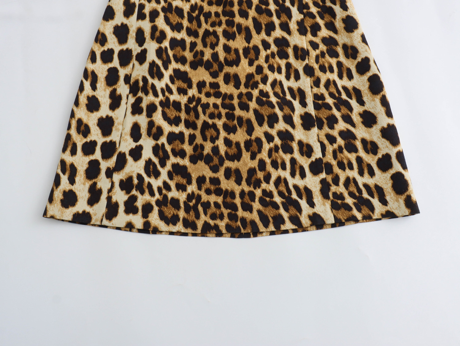 Women's Sheath Dress Streetwear Round Neck Sleeveless Leopard Knee-Length Daily Bar display picture 7
