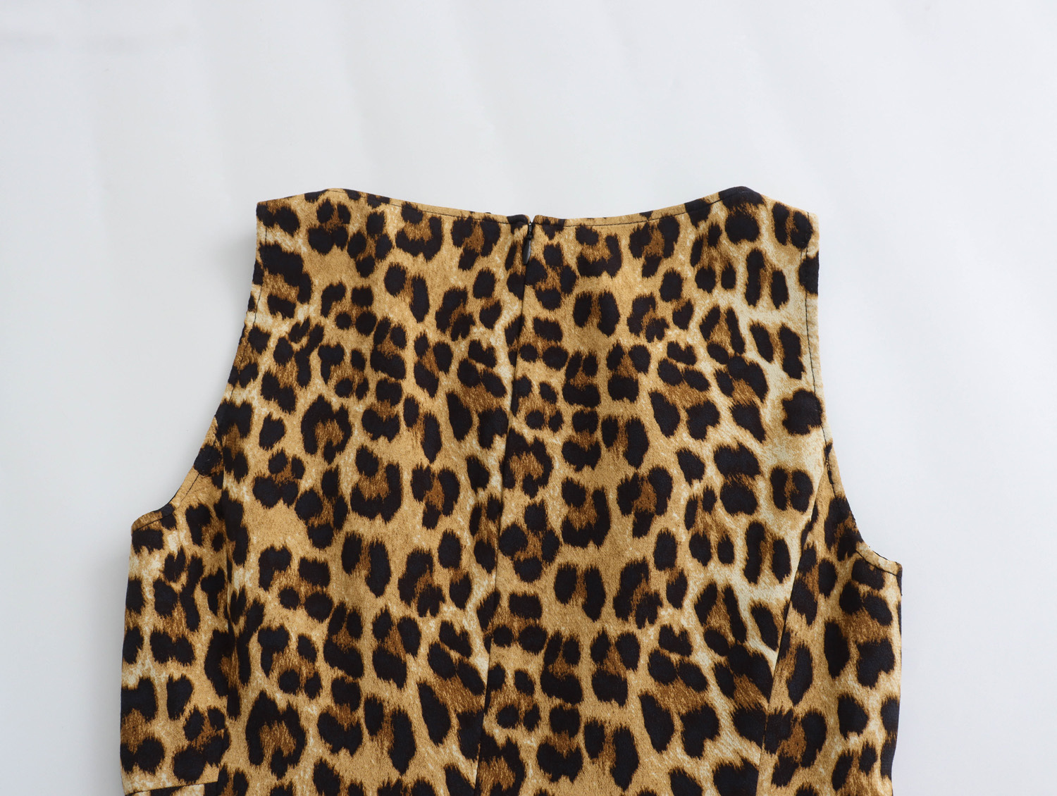 Women's Sheath Dress Streetwear Round Neck Sleeveless Leopard Knee-Length Daily Bar display picture 9