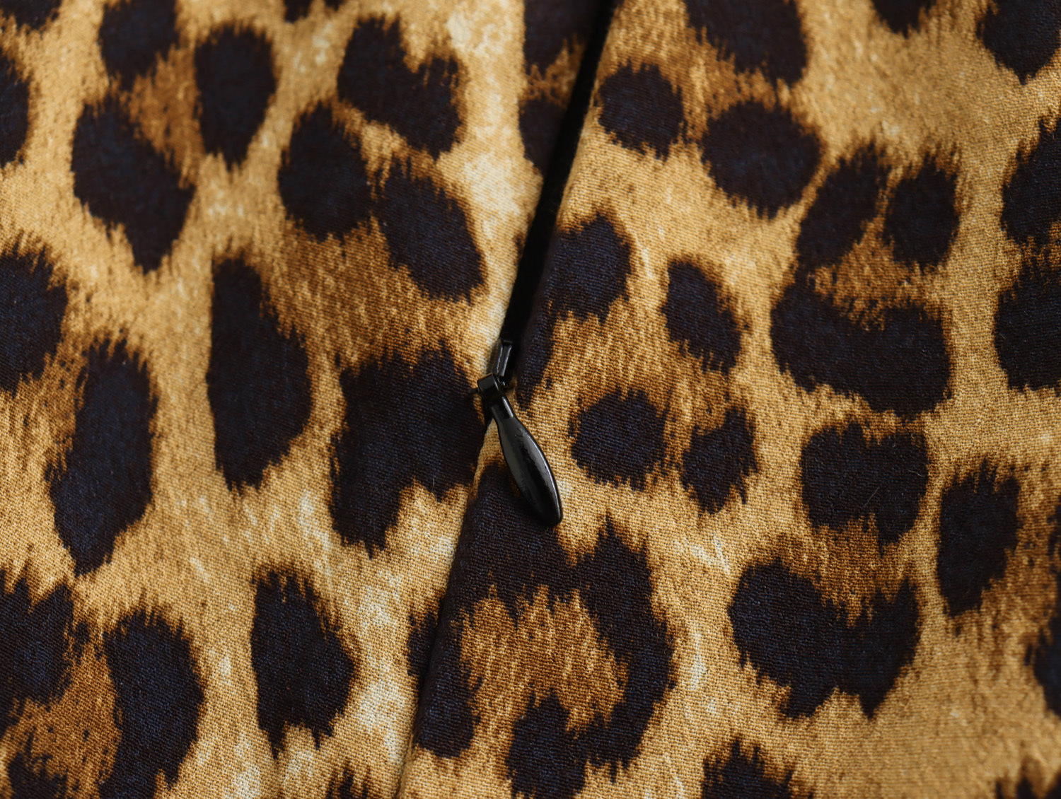 Women's Sheath Dress Streetwear Round Neck Sleeveless Leopard Knee-Length Daily Bar display picture 10