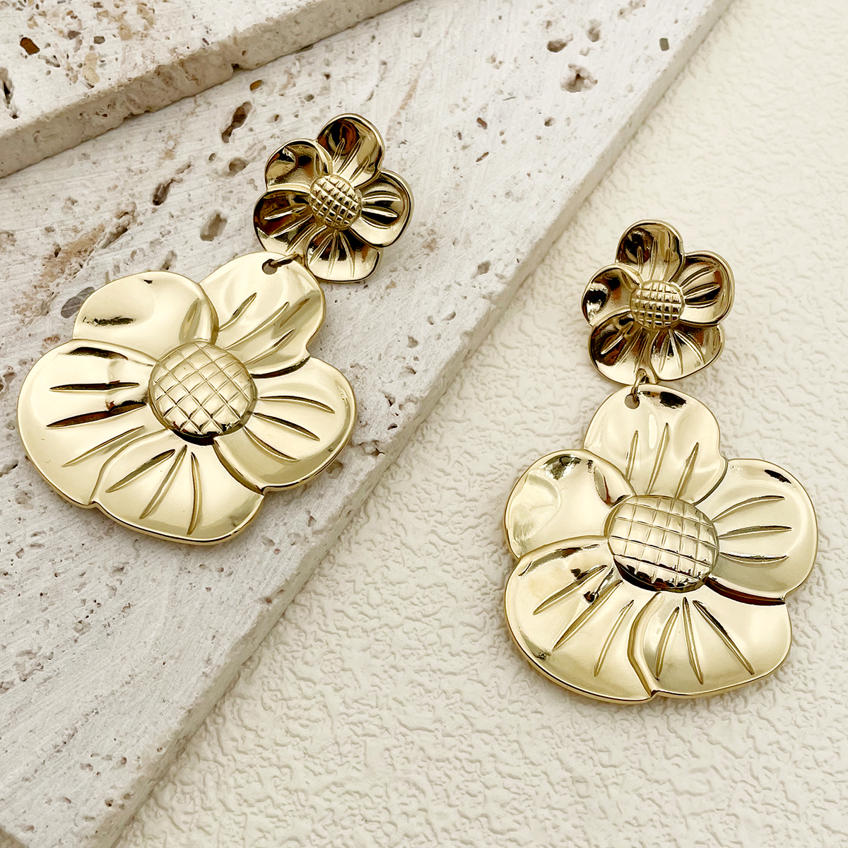 1 Pair Basic Modern Style Classic Style Round Flower Plating 304 Stainless Steel Gold Plated Drop Earrings display picture 7