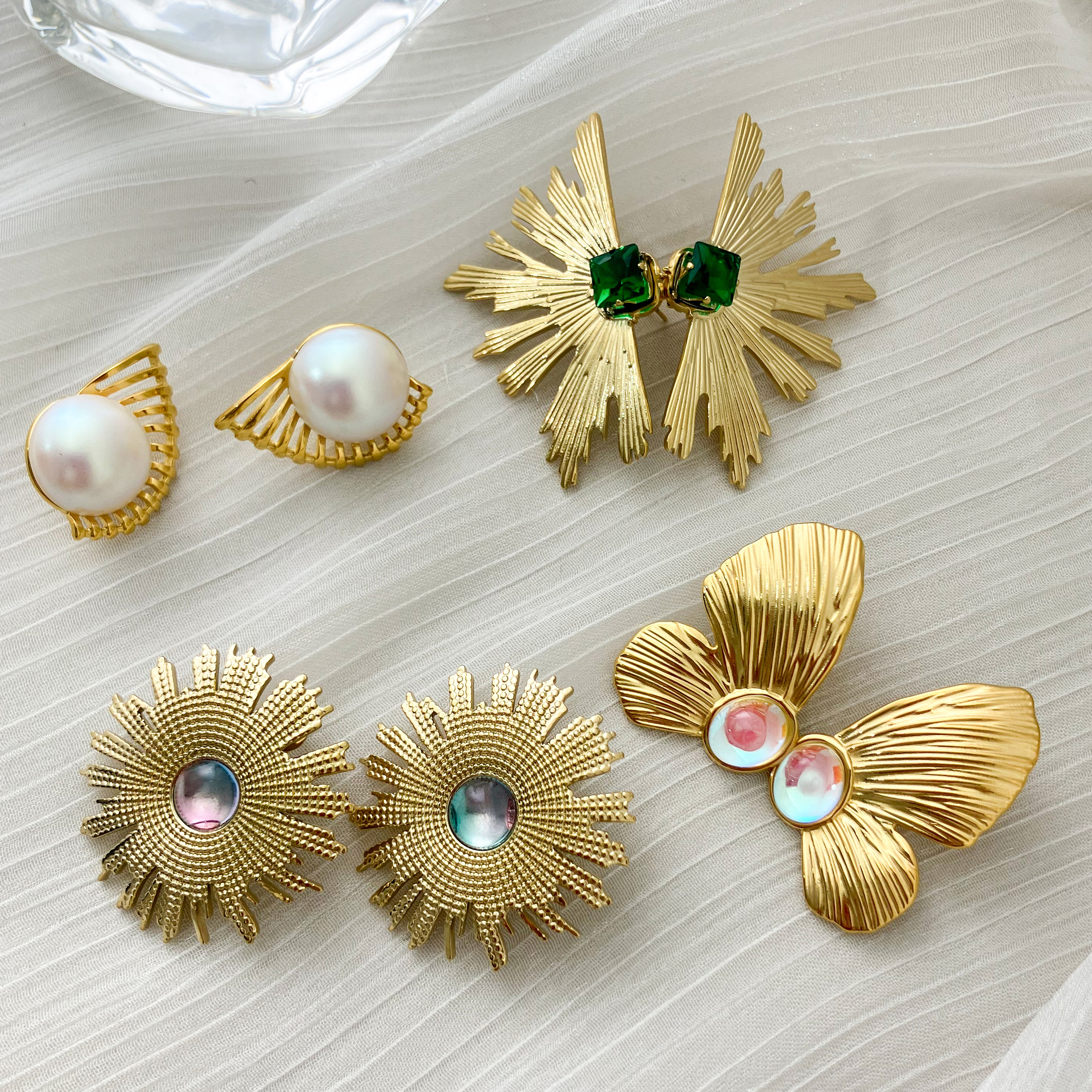 1 Pair Fairy Style Casual Korean Style Sector Flower Butterfly Plating Inlay 304 Stainless Steel Artificial Gemstones Artificial Pearls Gold Plated Ear Studs display picture 1