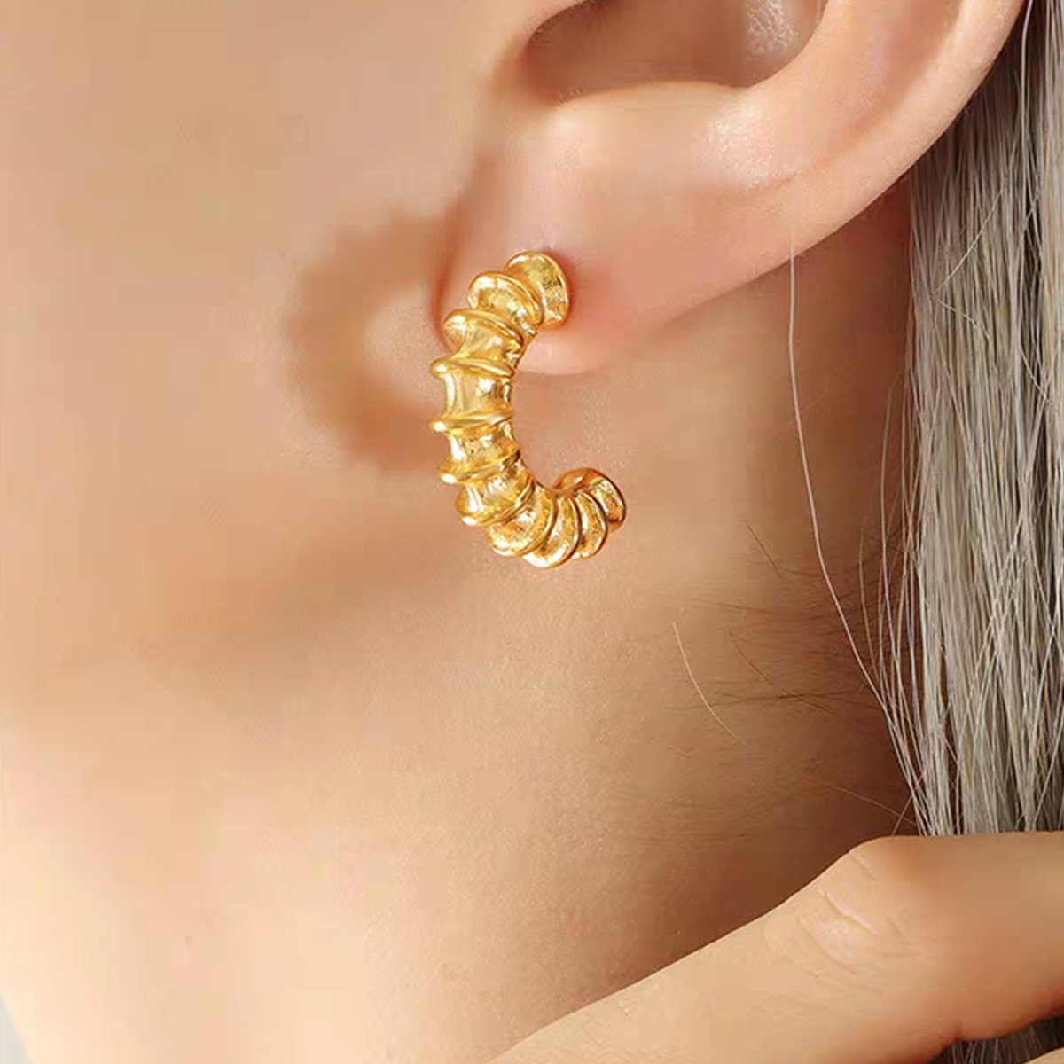 1 Par Estilo Simple Estilo Clásico Geométrico Irregular Enchapado Arílico Chapados en oro de 18k Pendientes display picture 11