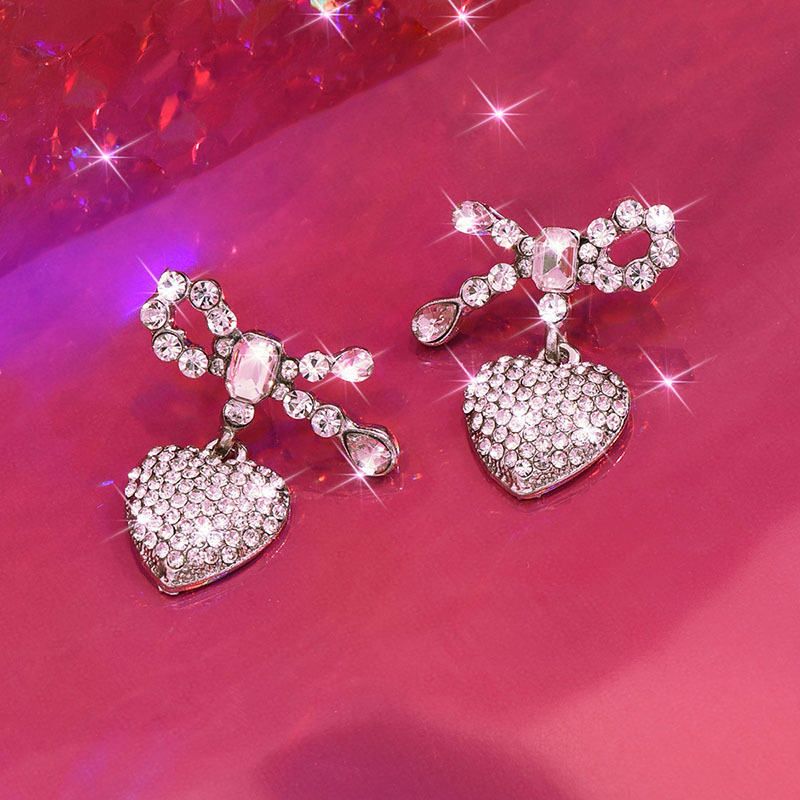 1 Pair Elegant Lady Modern Style Heart Shape Inlay Alloy Rhinestones Drop Earrings display picture 1
