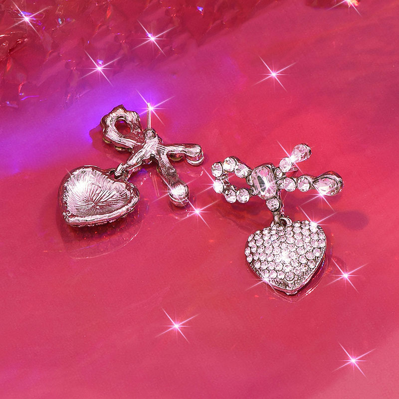 1 Par Elegante Señora Estilo Moderno Forma De Corazón Embutido Aleación Diamantes De Imitación Pendientes De Gota display picture 4