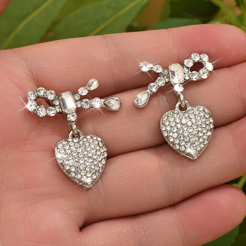 1 Pair Elegant Lady Modern Style Heart Shape Inlay Alloy Rhinestones Drop Earrings display picture 6