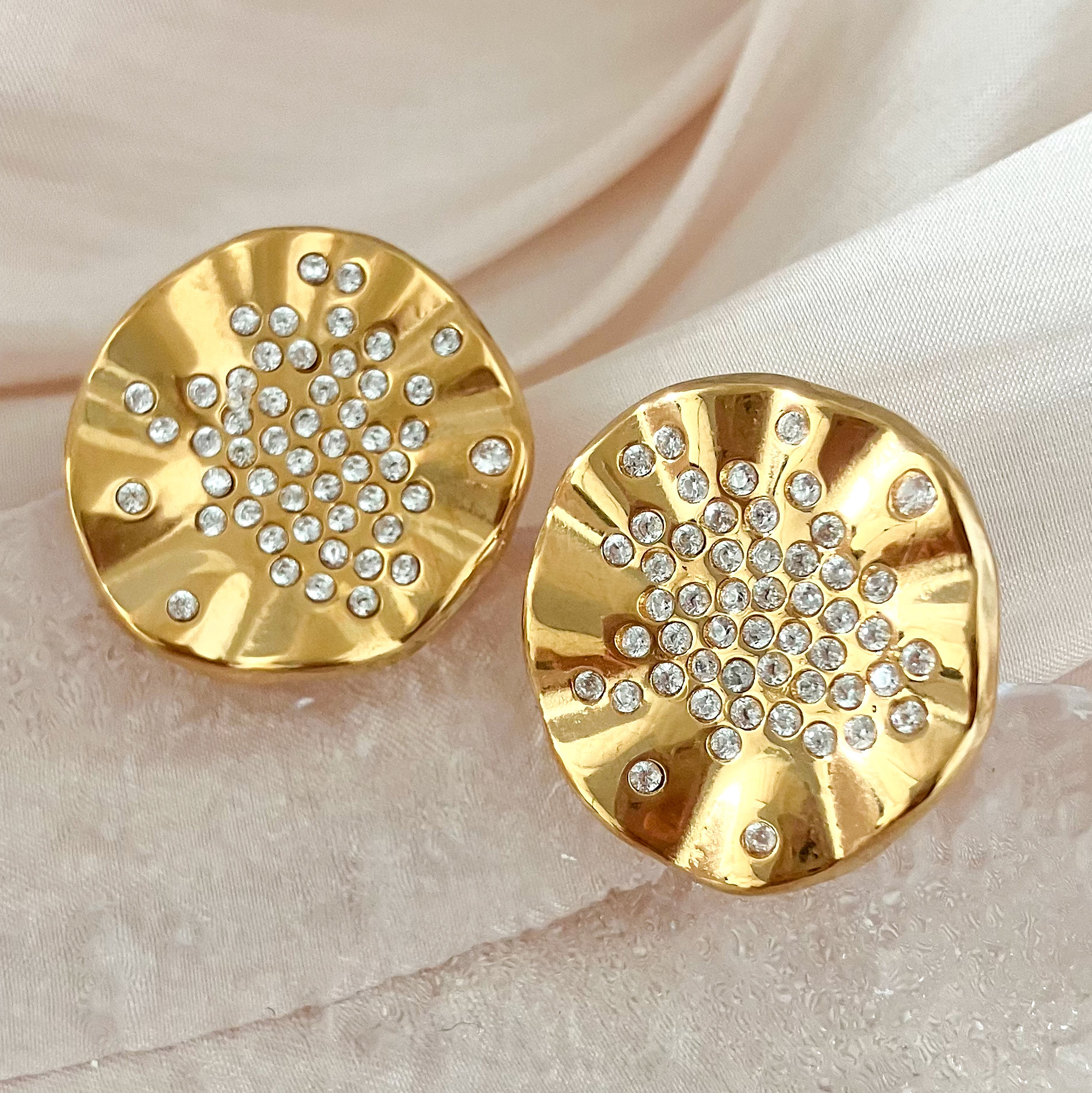 1 Pair Fairy Style Sweet Korean Style Round Flower Lotus Leaf HD-18918 Inlay 304 Stainless Steel Rhinestones Gold Plated Ear Studs display picture 8