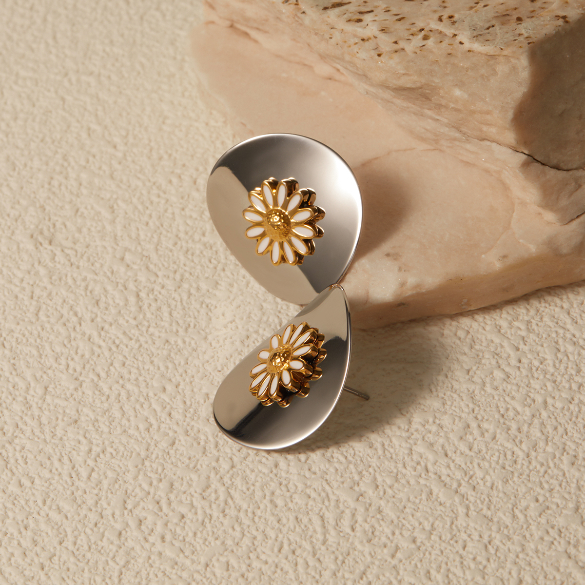 1 Pair IG Style Sweet Daisy Enamel 304 Stainless Steel 18K Gold Plated Ear Studs display picture 6