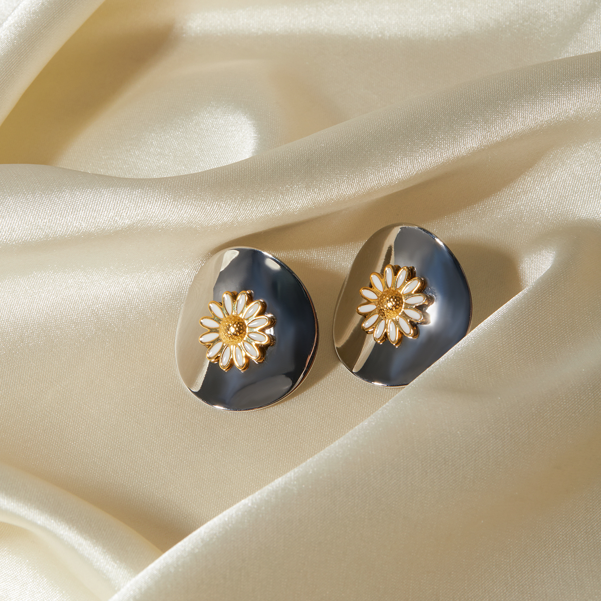 1 Pair IG Style Sweet Daisy Enamel 304 Stainless Steel 18K Gold Plated Ear Studs display picture 8
