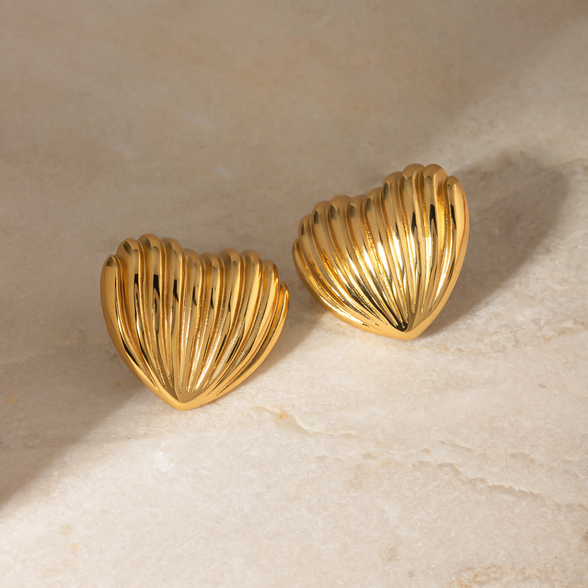 1 Pair IG Style Simple Style Heart Shape 304 Stainless Steel 18K Gold Plated Ear Studs display picture 3