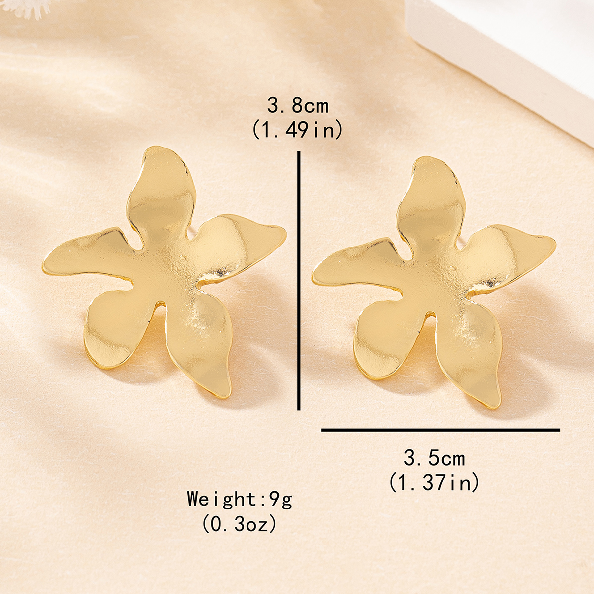 1 Pair Elegant Simple Style Artistic Solid Color Flower Zinc Alloy Ear Studs display picture 1