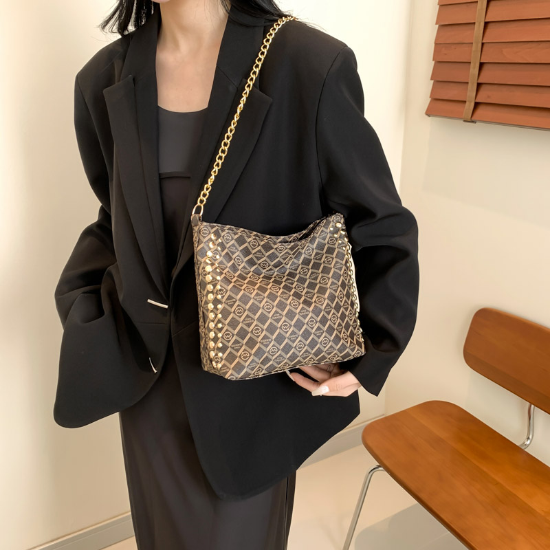 Women's Medium Pu Leather Argyle Vintage Style Classic Style Zipper Crossbody Bag display picture 4