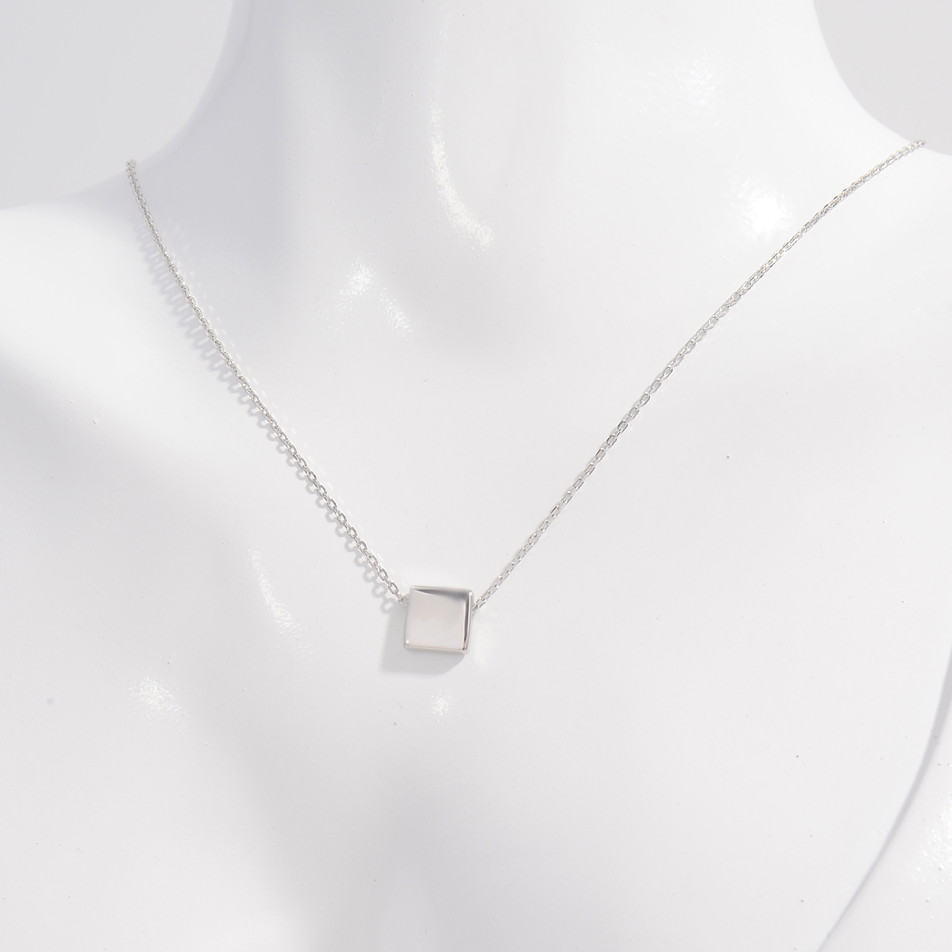 Sterling Silver White Gold Plated Elegant Solid Color Streetwear Plating Inlay Round Square Zircon Pendant Necklace display picture 8