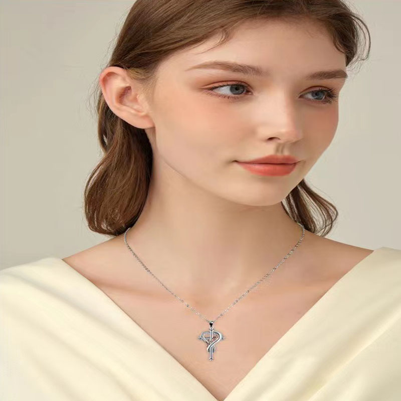 Wholesale Jewelry Elegant Lady Letter Heart Shape 201 Stainless Steel Alloy Artificial Rhinestones Polishing Inlay Pendant Necklace display picture 2