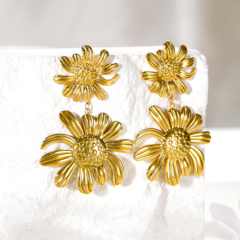 1 Pair Simple Style Flower Plating 304 Stainless Steel 18K Gold Plated Drop Earrings display picture 6
