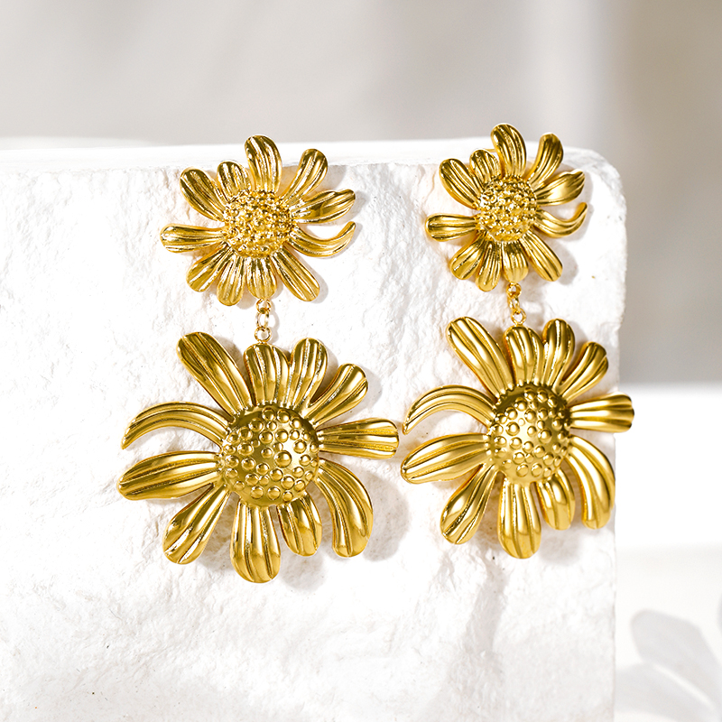 1 Paire Style Simple Fleur Placage Acier Inoxydable 304 Plaqué Or 18K Boucles D'oreilles display picture 6