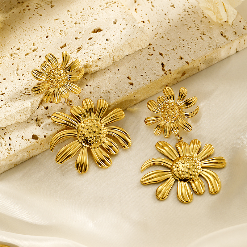 1 Paire Style Simple Fleur Placage Acier Inoxydable 304 Plaqué Or 18K Boucles D'oreilles display picture 3