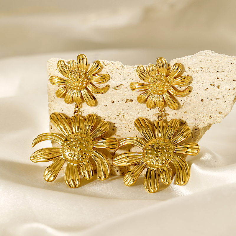 1 Paire Style Simple Fleur Placage Acier Inoxydable 304 Plaqué Or 18K Boucles D'oreilles display picture 9