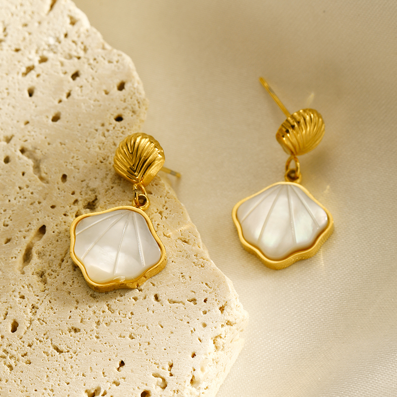 1 Pair Modern Style Simple Style Classic Style Shell Plating Inlay 304 Stainless Steel White Shell 18K Gold Plated Drop Earrings display picture 4